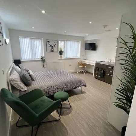 1 Studio, 50m From Airbus, Good Transport Links Apartment Bristol