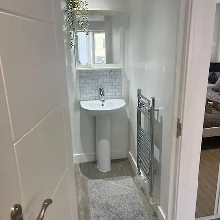 1 Studio, 50m From Airbus, Good Transport Links * Bristol